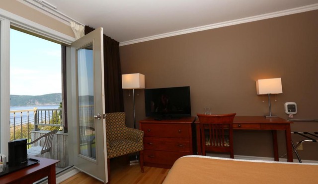 BATTURES Hotel Fjord Saguenay
