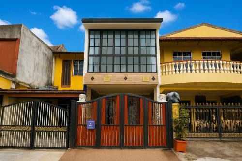 Batu Caves Cozy 2 Storey House with Free Netflix