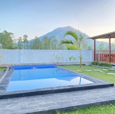 Batur Tropical