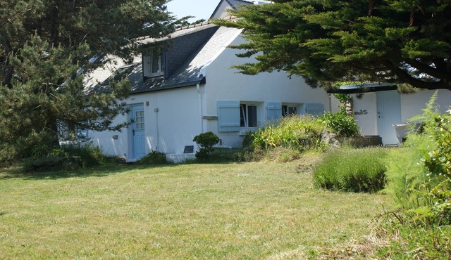 BATZ ISLAND, SABLES BLANC BEACHES 200 m away, free August 23-30
