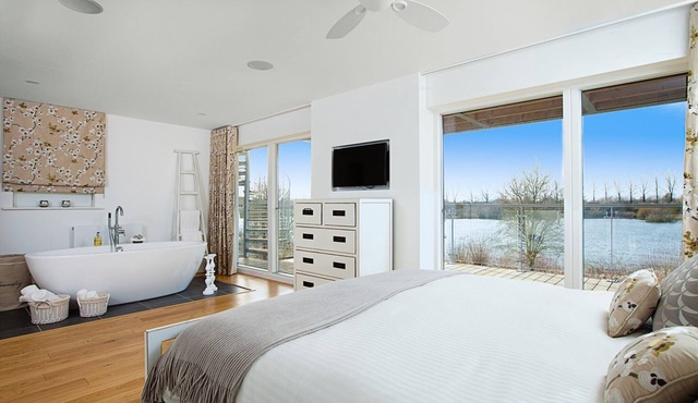 Bauhinia House (HM73) Lower Mill Estate, Cotswolds