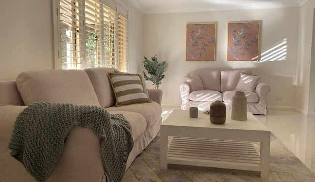 Baulkham HIlls near Woolworths 4Br with pool