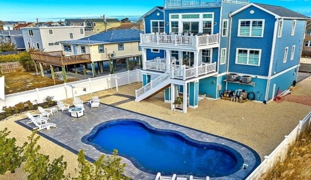 Bay and Beach Views, Sunsets Galore! Elevator, Heated Saltwater Pooln