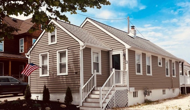 BAY AND BEACHnRelax in this well appointed beach cottage in historic Old Town