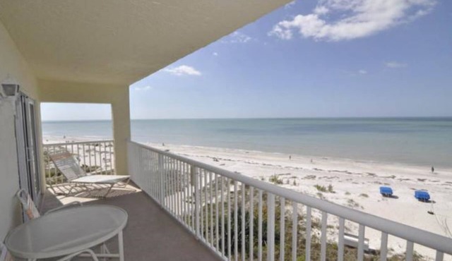 Bay & Beach ClubnFlorida's Gulf Beach n Indian Shores, FLnTimeshare/Resort