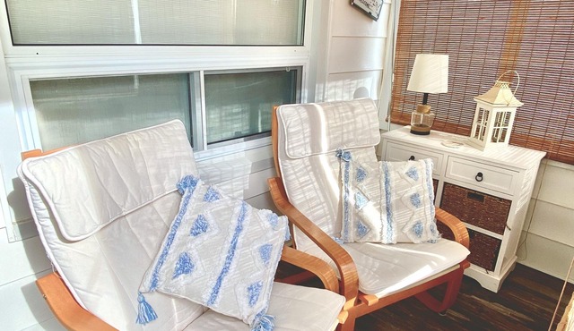 Bay Beach Cottage in Crystal Beach.perfect for a quiet getaway.