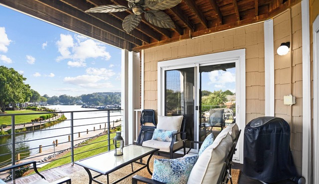 Bay Breeze by SoCharm | Luxurious Waterfront Condo