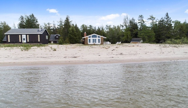 Bay Breeze (Carp Lake, MI) Summer Beachfront Bliss | Swim & Relax on Cecil Bay