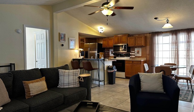 Bay Breeze Cottage | Quiet Coastal Stay