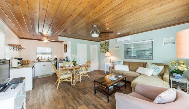 Bay Breeze Cottages #1 (The Mahi-Mahi)