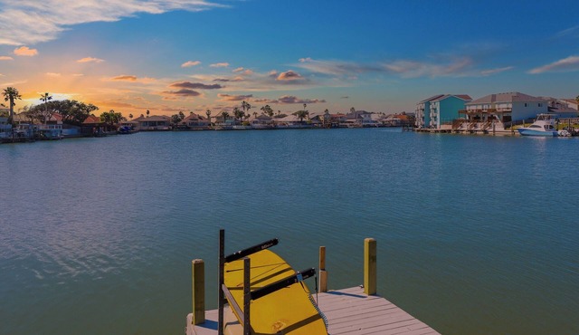 Bay Breeze Escape Waterfront Sleeps 9