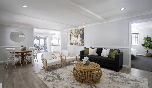 Bay Breeze Manor: Grand 5BR Queenslander Haven