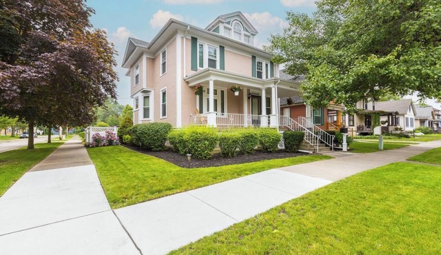 Bay Breeze Mansion | DogsOK | HotTub-open | 6 BDR+