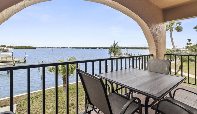 Bay Breeze - Waterfront - Walk to beach and restaurants - Dock your boat