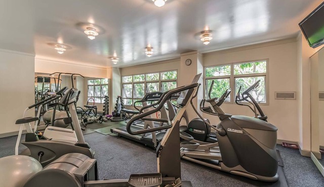 Bay bridge sunrise views - 2 bedroom condo