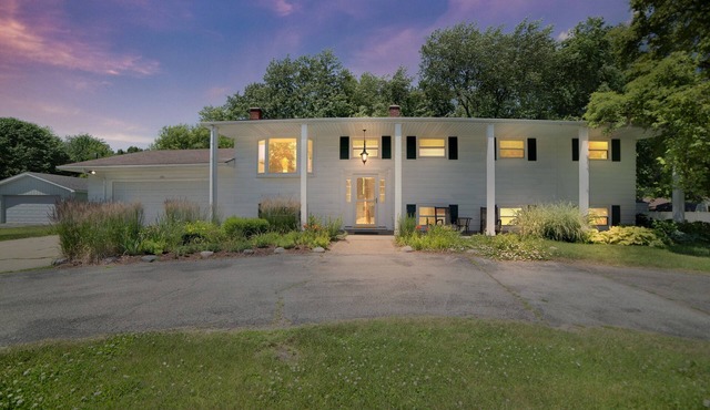 Bay City Getaway: Springtime Serenity by Saginaw Bay: Your Perfect Family Getaway