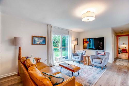 Bay City Retreat about half Mi to Local Beach!