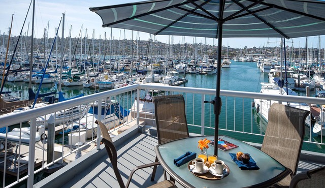 Bay Club Hotel & Marina
