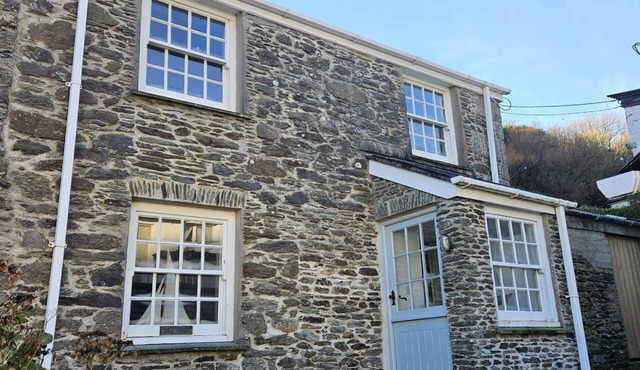 Bay Cottage - a cottage that sleeps 6 guests in 3 bedrooms