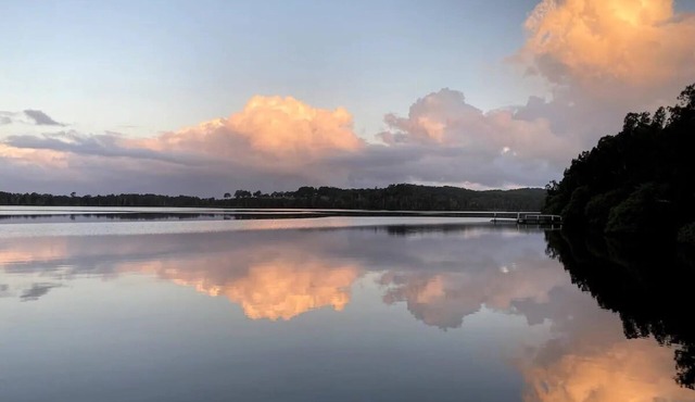 “Bay Cottage” Beautiful lake house on Shallow Bay