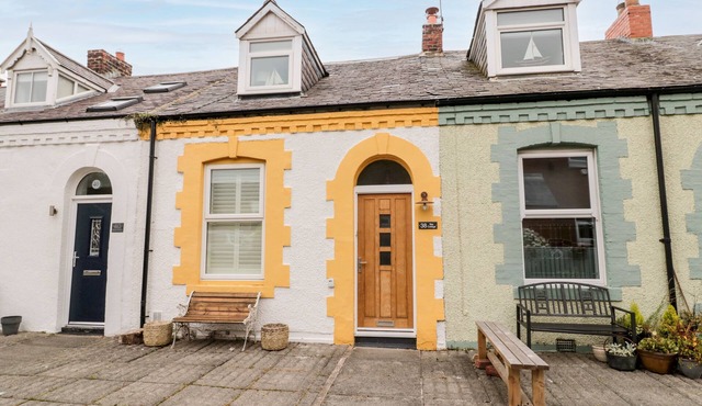 BAY COTTAGE, pet friendly, country holiday cottage in Cullercoats