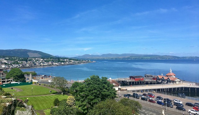 Bay Cottage, quiet location, pet friendly, spa bath, great value for money.