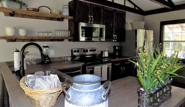 Bay Cottage Retreat on the Canal