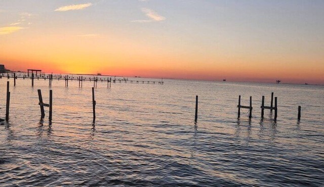 Bay Dream ,Bay Front Cabin,Pet Friendly,150' Fishing Pier