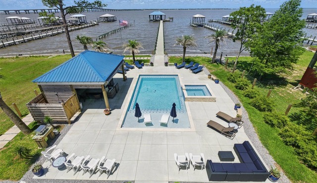 Bay Front House on Sandy Hook Dr! Longest personal pier(402ft). Read the reviews