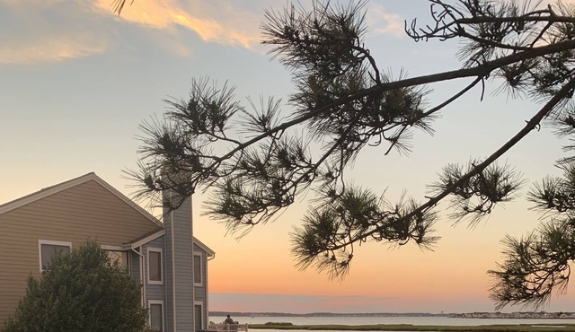 Bay Front Retreat, Sleeps 10, Boat Slip, Close to Everything - 3 BR/2.5 BATH