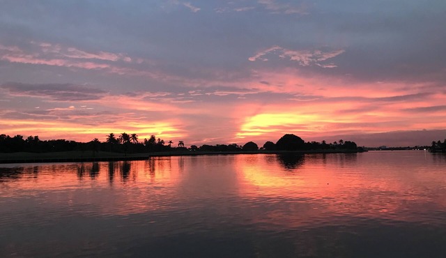 Bay Front - 'Villa La - Vue', Incredible Bay & Golf Course Views! Sleeps 15.