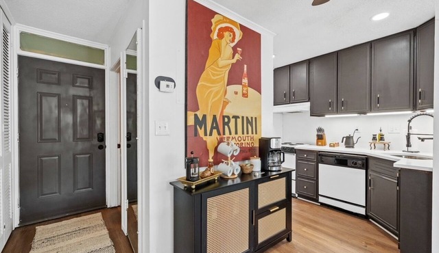 Bay Getaway, Cozy Studio Condominium in Daphne, AL - Sleeps 2 - Near Interstate