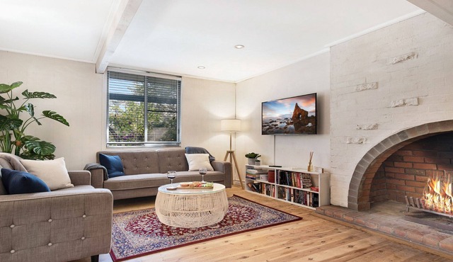 Bay Getaway - nestled near the local jetty