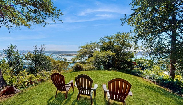 Bay & Harbor View Home with High-Speed WiFi, Private Washer/Dryer, & Board Games