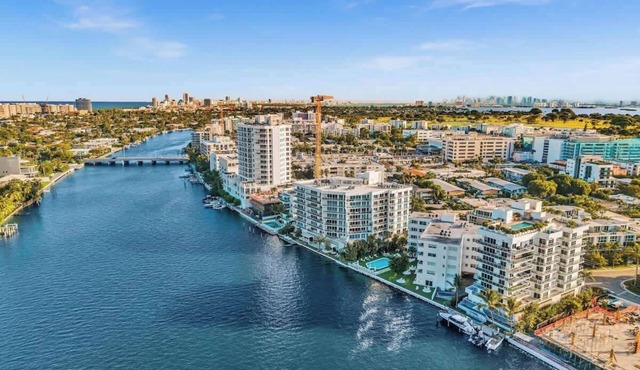 Bay Harbor Waterfront 2BR Condo, Rooftop Pool