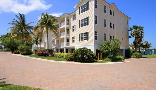 Bay Harbour A-101 in Islamorada: Stunning 3BR condo with waterfront views.