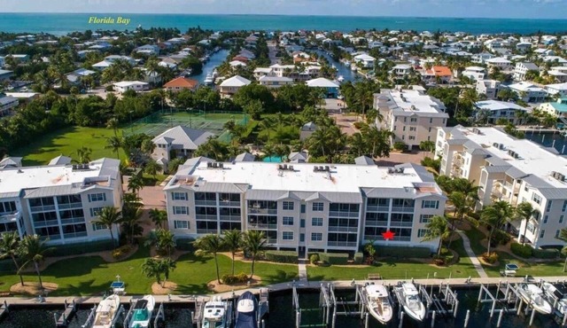 Bay Harbour Islamorada Oceanfront Views 3/2.5 UPDATED condo DOCK