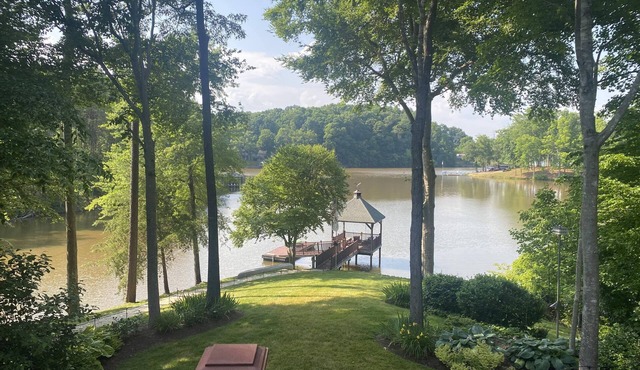 Bay Head Cove - Peaceful 5 bedroom lakefront home on private cove with boat dock