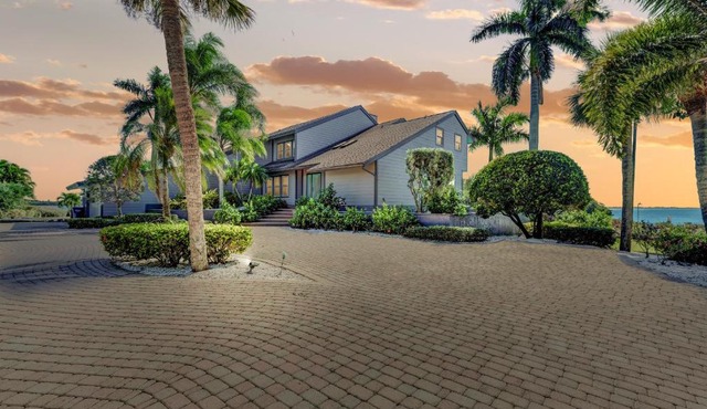 Bay House Retreat managed by Beach Retreats