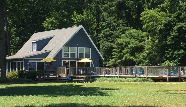 Bay House with Amazing View & Swimming Pool (open May- Sept.)