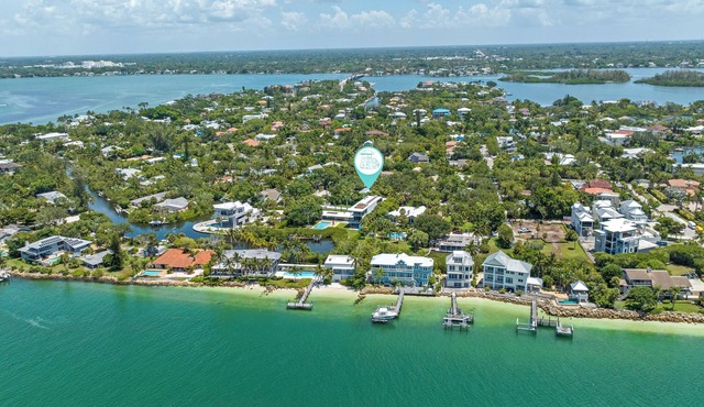 Bay Isle Bliss | Pet Friendly 🐶 w/Private Pool, Spa, Putting Green and Walk to Shell Beach