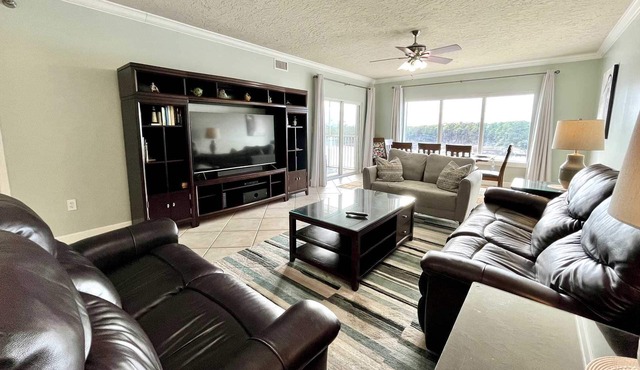 Bay John 406 Water Front 3/3 near shopping, dining, & boat friendly!