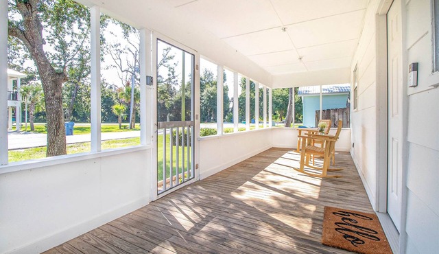 Bay La Launch: Two Bed/One Bath House