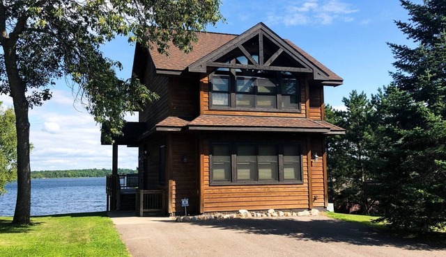 Bay Lake Cabin w/200ft of Lakefront, fun deck, private dock + woodfire sauna!