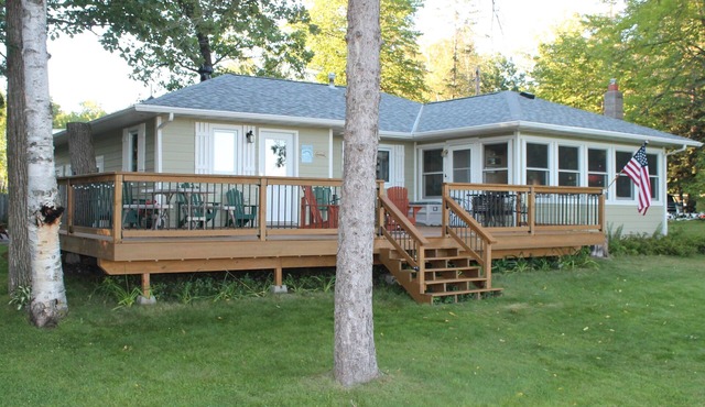 Bay Lake Family Cabin-RELAX on Lakeside Deck w/Game Room, Private Dock & More