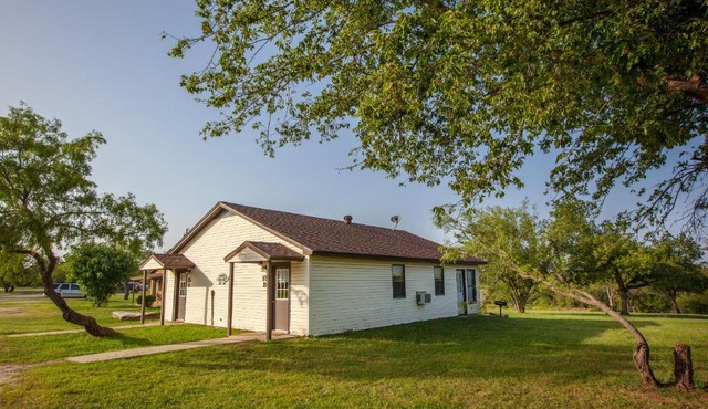 Bay Landing Camping Resort Deluxe Cabin 29