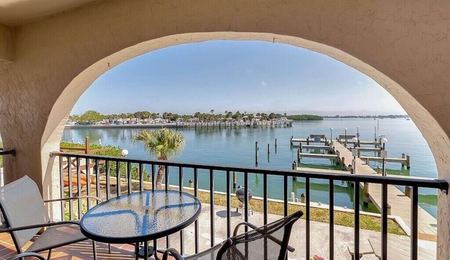 Bay Life - Waterfront - Walk to beach and restaurants - Dock your boat