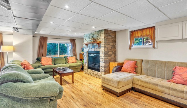 Bay Mount Chalet with Sauna