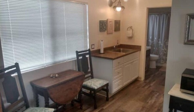 BAY/OCEAN VIEWS-WALK TO ALL! Midship Quarters - 500 sq ft-Queen bed, full bath!