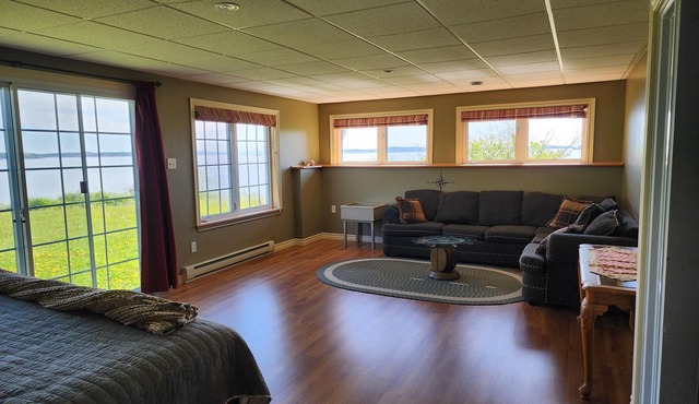 Bay Of Fundy Breeze ~ Ocean Front Home